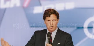 Tucker Carlson denunció que lo detuvieron en Israel y la embajada lo desmintió