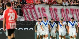 Torneo Apertura: Vélez ganó en La Plata y llegó a la punta de su zona