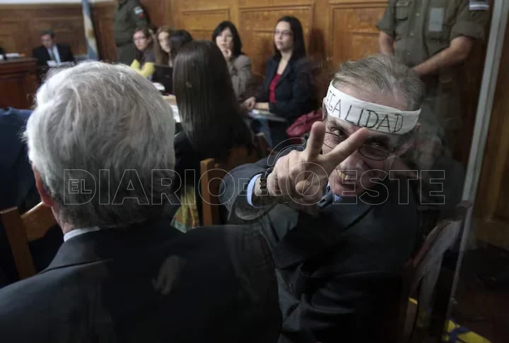 Furiosos y en movimiento: represores buscan una vía para salir de la cárcel