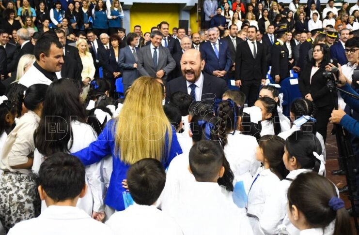 Insfrán destacó la unidad del pueblo formoseño y repasó gestión con obras, aumento salarial y defensa de recursos provinciales