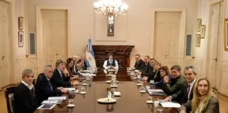 Mientras Milei sigue con gestos de apoyo a Adorni, la Justicia avanza en la investigación