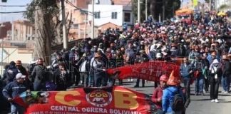 Bolivia: trabajadores marcharon en La Paz pese al llamado al diálogo del gobierno