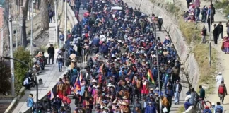 Las protestas y bloqueos exigiendo la renuncia del presidente persisten en Bolivia