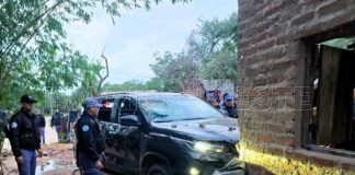 Siniestro vial dejó como resultado derrumbe parcial de una casa y tres lesionados