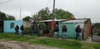 Detuvieron a dos sujetos y secuestraron armas blancas y estupefacientes