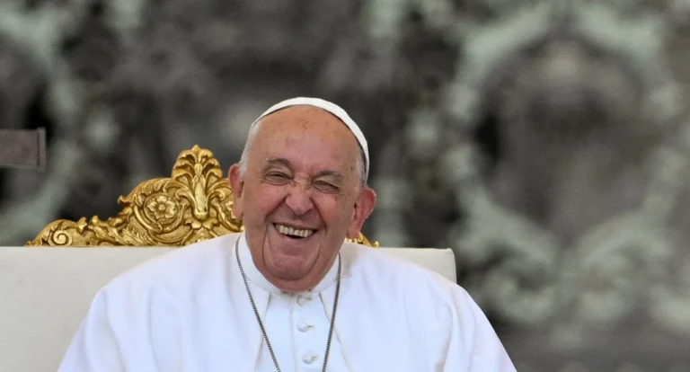 El Papa Francisco se reunirá con humoristas de todo el mundo, incluida Whoopi Goldberg