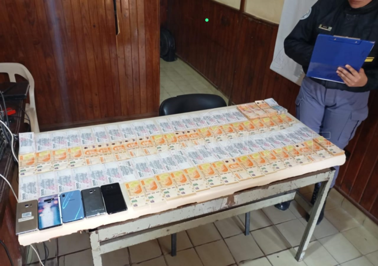 La Policía recuperó más de 500 mil pesos y teléfonos celulares robados de un comercio