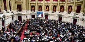 Hay casi 30 proyectos para familias endeudadas que LLA bloquea en el Congreso