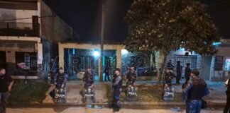 Durante una intervención tres policías resultaron lesionados y se detuvo a una pareja en el barrio Virgen de Lourdes