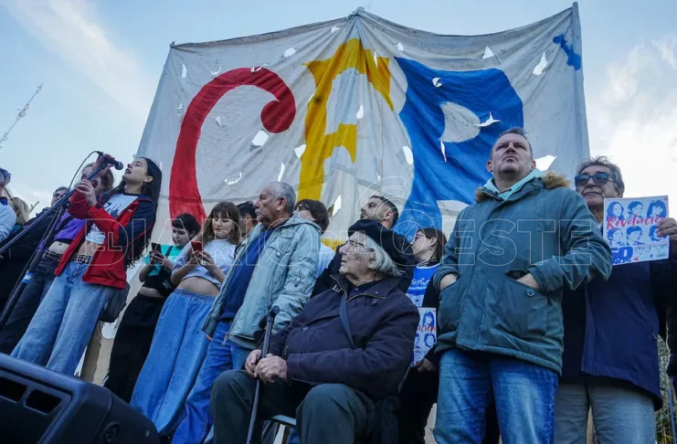 La Noche no pudo impedir que los lápices siguieran escribiendo