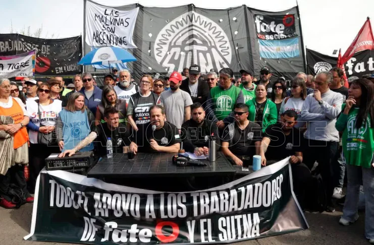 Los despedidos de FATE resisten la orden de desalojo: “Es un mamarracho”