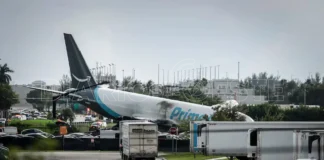 Un avión de carga de Amazon se despistó en el aeropuerto de Miami y murieron cinco personas