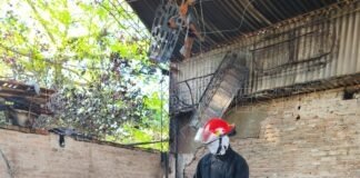 Una mujer falleció durante el incendio de su vivienda y su pareja fue trasladado al hospital