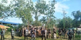Detuvieron a varios sujetos, retuvieron a un adolescente y secuestraron elementos contundentes, armas y un celular