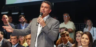 Flávio Bolsonaro propone reformar la Constitución de Brasil