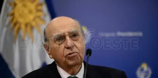 Julio María Sanguinetti se mostró preocupado por la “deriva psicológica desajustada” de Milei