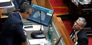 La oposición impone la agenda legislativa y se suma la presión en las calles