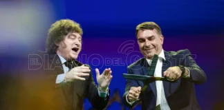 Milei festejó la ventaja de Flávio Bolsonaro y volvió a calificar a Lula de “comunista”