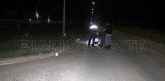 Un motociclista murió al chocar un poste del alumbrado público